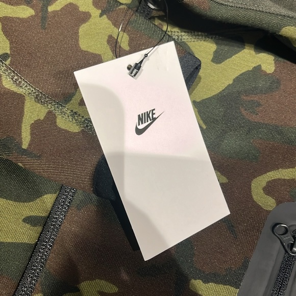 New kids Nike tech - Picture 3 of 3